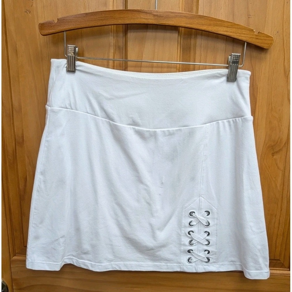 TEEHER Women Medium Skort White Pullon Knit Lace Up Detail Stretch Shorts